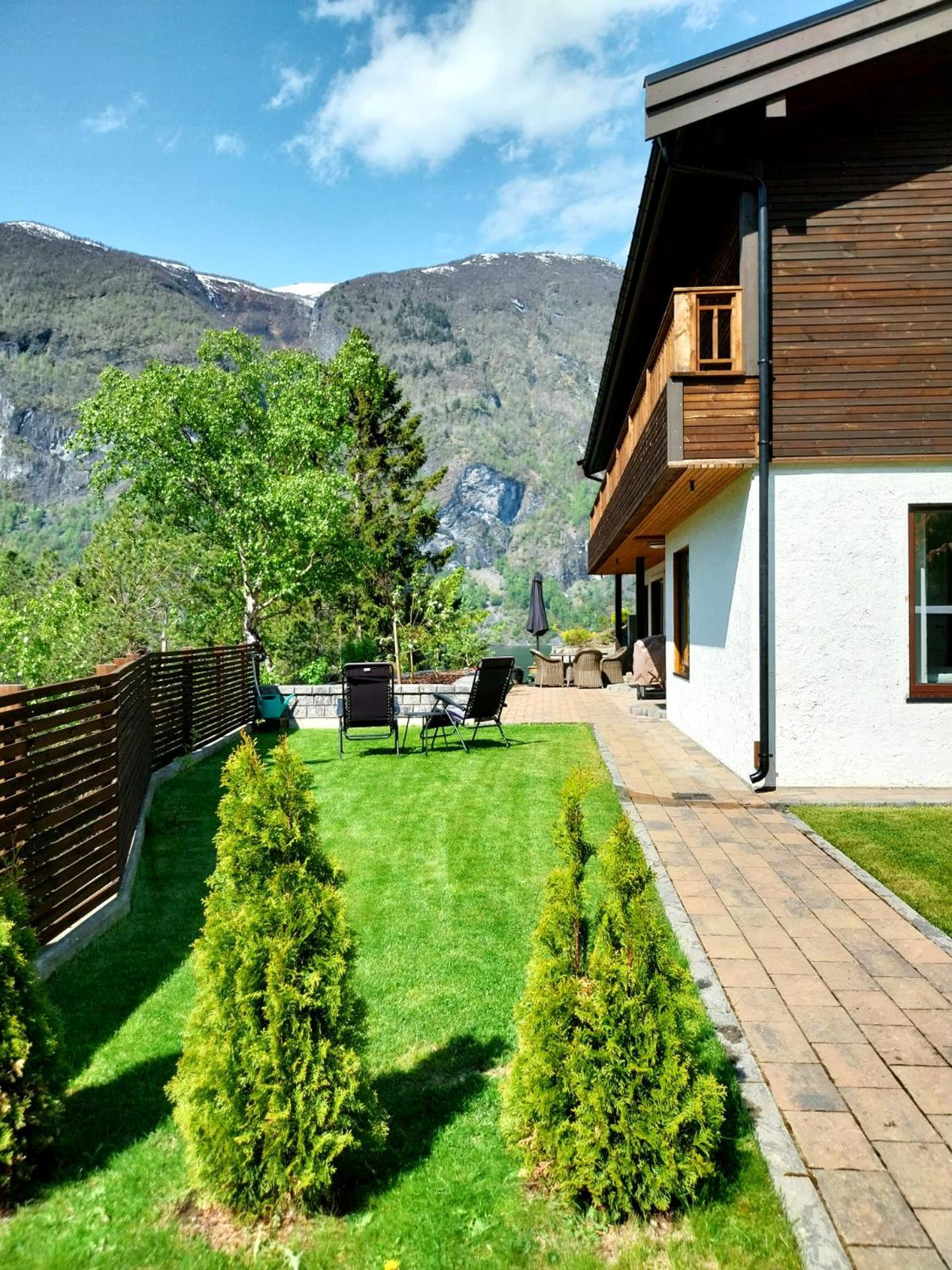 Otnes Fjordside Apartment Aurland Exterior photo