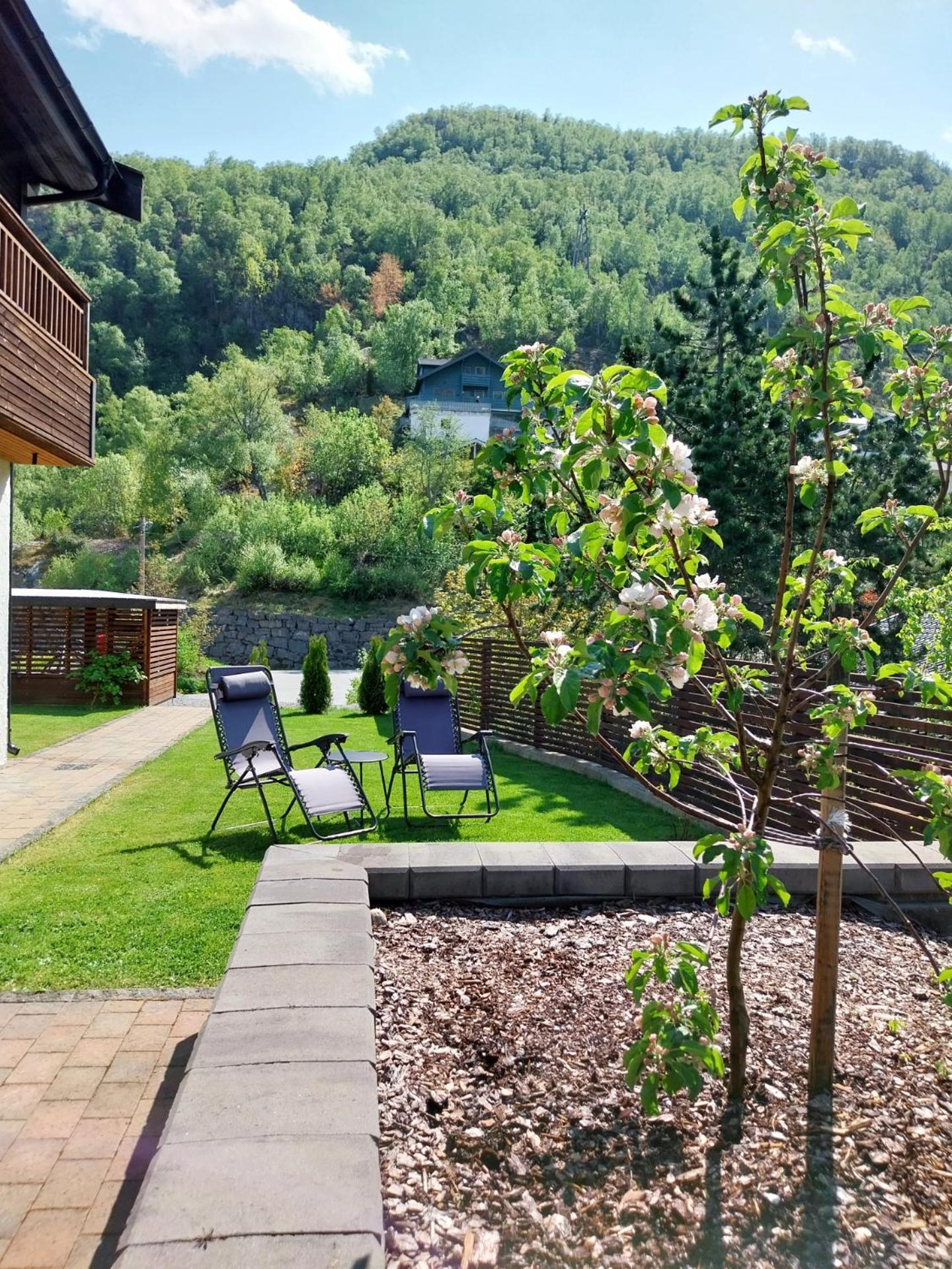 Otnes Fjordside Apartment Aurland Exterior photo